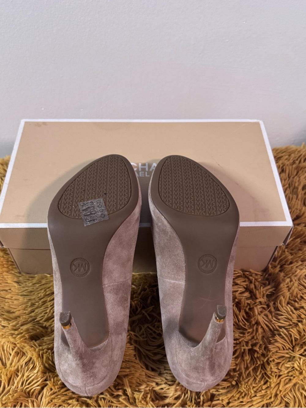 Michael Kors Taupe Suede Stiletto Pumps Pointed Toe Heels Size 10M - Picture 7 of 7